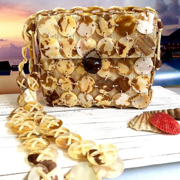 Exquisite Mother of Pearl Hawaiian Kukui Seeds Purse - Picture 1 of 11